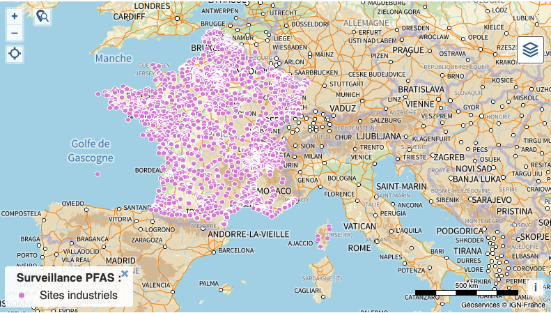 carte représentant la surveillance des PFAS dans l'eau et les sites industriels